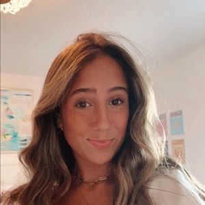 Meet your Posher, Claire